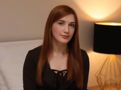 PollyHuman - female with red hair webcam at LiveJasmin