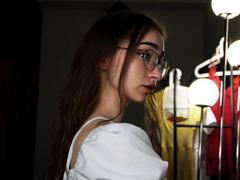 Pollyne - female with brown hair webcam at xLoveCam