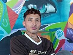 Polylu - male webcam at xLoveCam