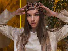 PortiaKomer - female with brown hair webcam at xLoveCam
