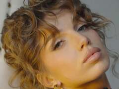 PortiaKomer - female with brown hair webcam at xLoveCam
