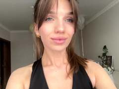 PortiaKomer - female with brown hair webcam at xLoveCam