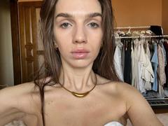 PortiaKomer - female with brown hair webcam at xLoveCam