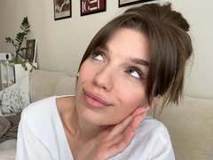 PortiaKomer - female with brown hair webcam at xLoveCam
