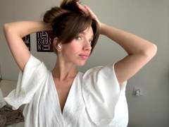 PortiaKomer - female with brown hair webcam at xLoveCam