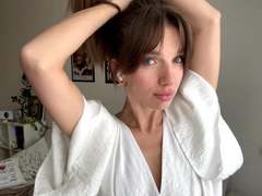 PortiaKomer - female with brown hair webcam at xLoveCam