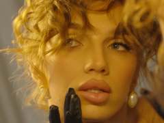 PortiaKomer - female with brown hair webcam at xLoveCam