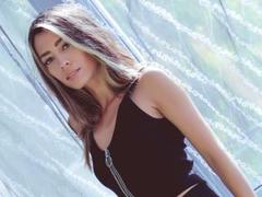 AllureRose - female with brown hair webcam at xLoveCam