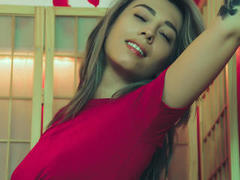 AllureRose - female with brown hair webcam at xLoveCam
