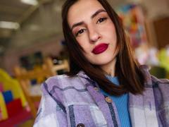 PreciousLambrecht - female with brown hair webcam at xLoveCam