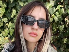 PreciousLambrecht - female with brown hair webcam at xLoveCam
