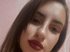 PreciousLambrecht - female with brown hair webcam at xLoveCam
