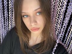 PreettyLaady - female with brown hair webcam at xLoveCam