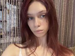 PreettyLaady - female with brown hair webcam at xLoveCam