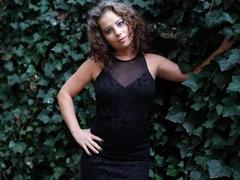 PetiteAlisa - female with brown hair webcam at LiveJasmin