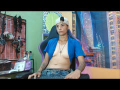 PrettyAndCrazy from xLoveCam