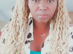 PrettyAriah - female webcam at xLoveCam