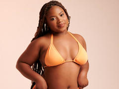 PrettyChocolate from xLoveCam