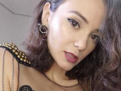 PrettyWanda from xLoveCam