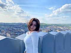 PrincessAura - female with brown hair webcam at xLoveCam