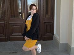 PrincessAura - female with brown hair webcam at xLoveCam