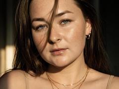 QenSisi - female webcam at xLoveCam
