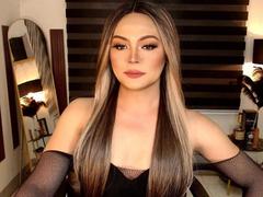 QueenAmaraTS - shemale with brown hair webcam at xLoveCam