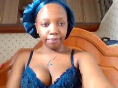 QueenAmbre from xLoveCam