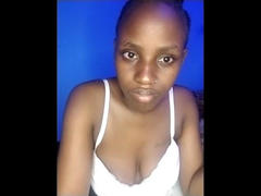 QueenEliza from xLoveCam