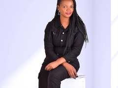 QueenIvy - female with black hair webcam at xLoveCam