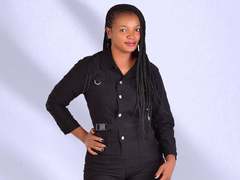 QueenIvy - female with black hair webcam at xLoveCam