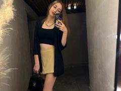 QueenKiss from xLoveCam