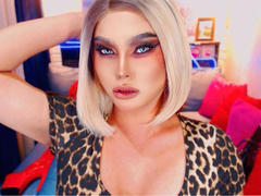 QueenNhicolle-hot - shemale with black hair webcam at xLoveCam