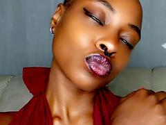 Queen-Adora-hot - female with black hair webcam at xLoveCam