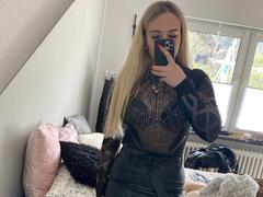 Queen-of-BDSM-hot - blond female webcam at xLoveCam