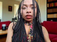 QueencyBraxton from xLoveCam