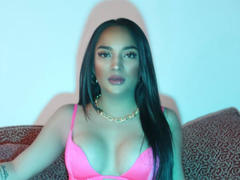 QueenlyMistress - shemale with black hair webcam at xLoveCam