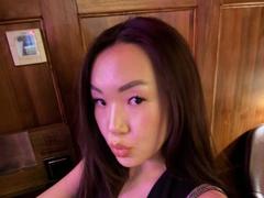 QueenxBae from xLoveCam