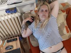 QuennBely - blond female webcam at xLoveCam