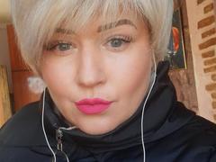 RadaFoxy - blond female with  big tits webcam at xLoveCam
