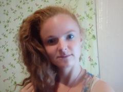 RaeJeannie - female with red hair and  small tits webcam at xLoveCam