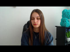 Raichell - female with brown hair webcam at xLoveCam