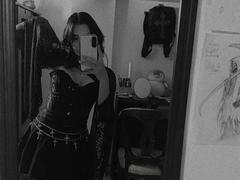RaveenMoonn - female with brown hair webcam at xLoveCam