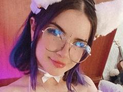 RavenThuwu - female with brown hair webcam at xLoveCam