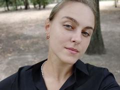 RayeReam - female with brown hair webcam at xLoveCam