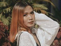 RECCA-hot - female with black hair webcam at xLoveCam