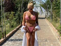 RedLara - blond female webcam at xLoveCam
