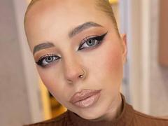 RedLara - blond female webcam at xLoveCam