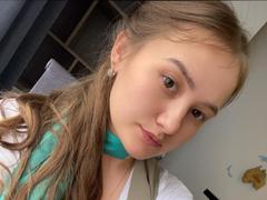 ReginaLynne - female with brown hair and  big tits webcam at xLoveCam