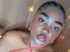 ReinaEbanox from xLoveCam